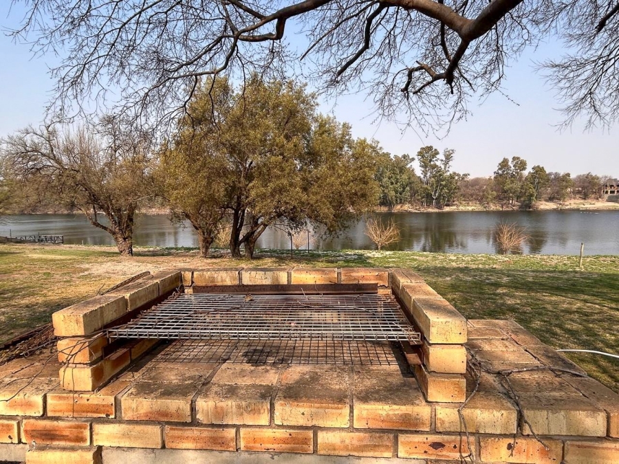 4 Bedroom Property for Sale in Lindequesdrif North West